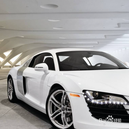 等红灯时踩刹车还是挂空挡