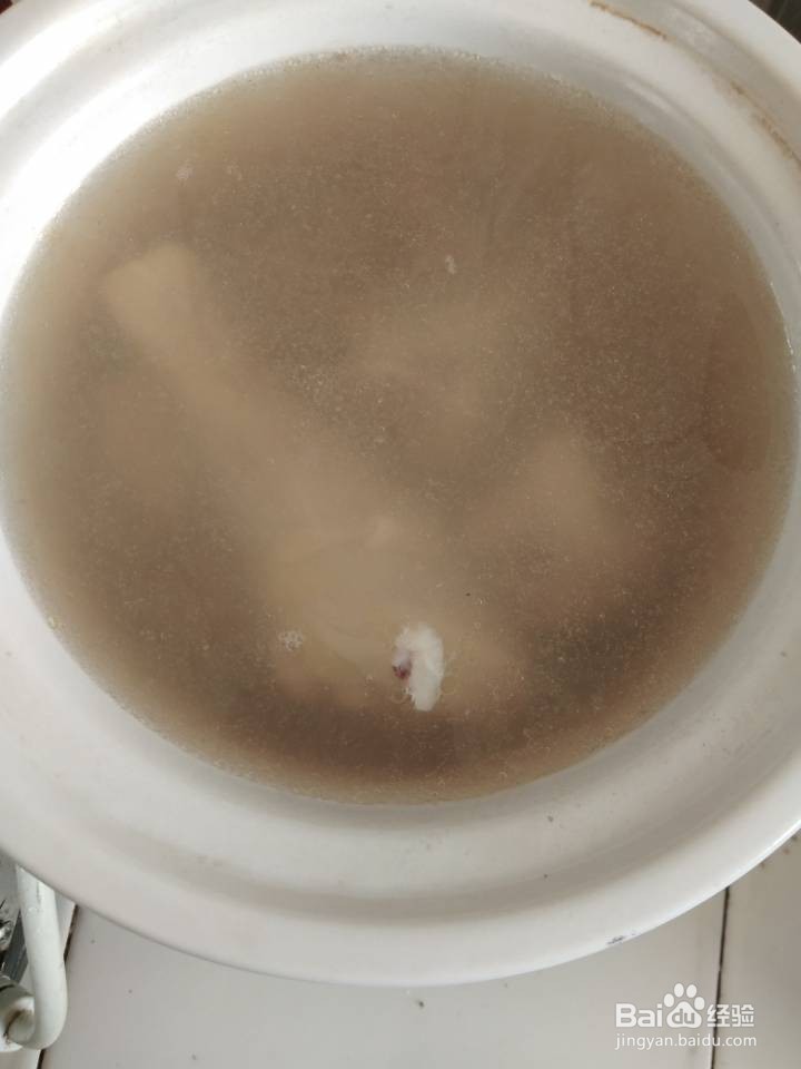 胡萝卜可以跟鸡肉蘑菇一起煲汤吗