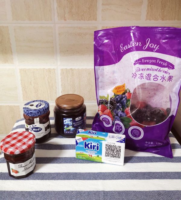 蓝莓爆浆芝士欧包