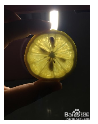 柠檬百香果汁的做法