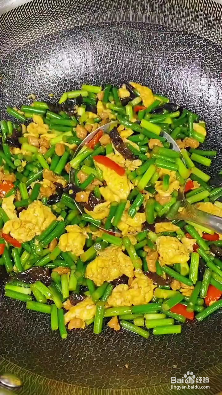 如何做好吃下饭的蒜苔木耳炒鸡蛋