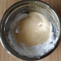 红曲拉花纸杯蛋糕