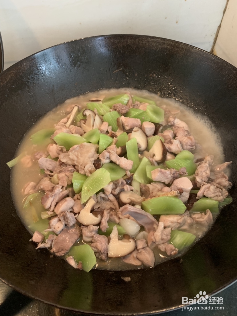 谁都能做好的青笋香菇烧兔肉