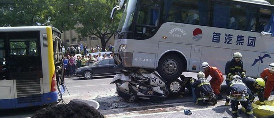 发生交通事故车祸现场如何急救？