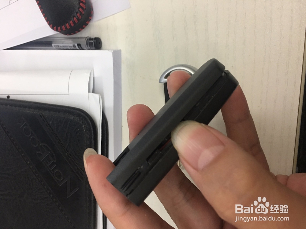 更换汽车摇控电池