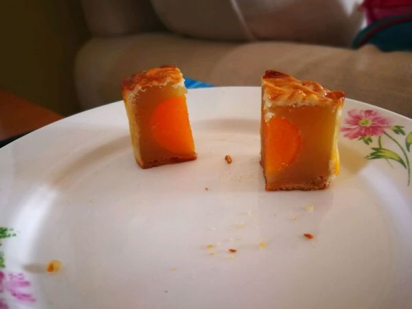 白莲蓉蛋黄月饼