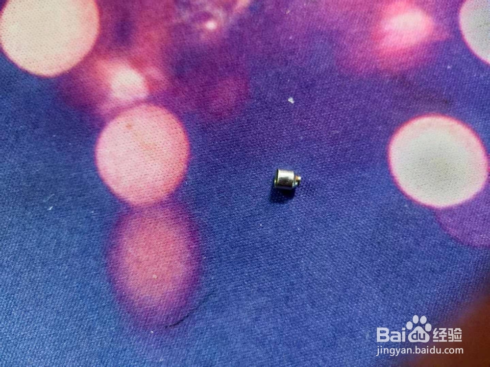 耳机插头断到耳机孔怎么取出来