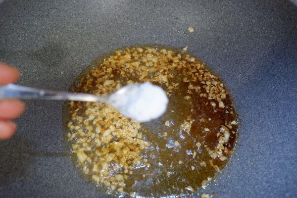 蒜香魔芋蒸秋葵