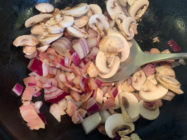 培根蘑菇法棍披萨