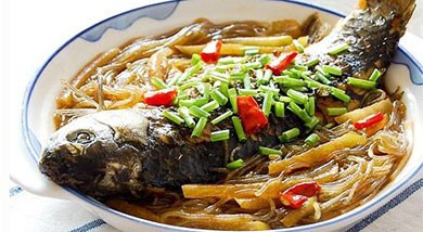 鲫鱼炖萝卜的制作方法