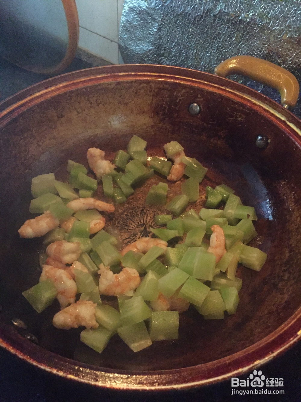 老爸亲传的自创菜——青笋大虾仁