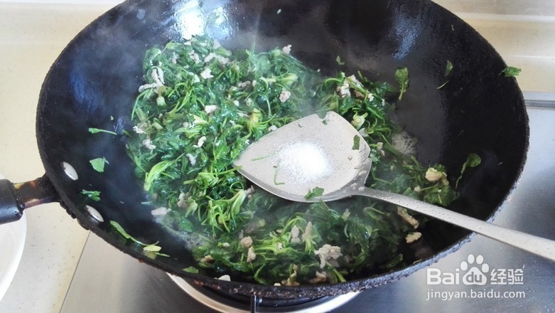 荠菜炒肉丝的做法