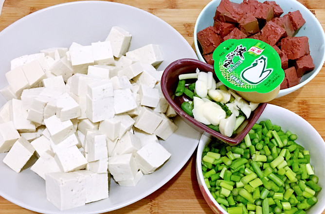 烩双色豆腐的做法