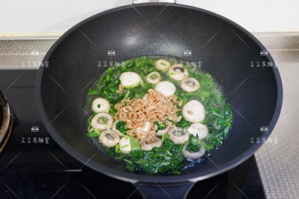 开洋菠菜烩口蘑