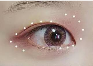 电眼桃花妆教程
