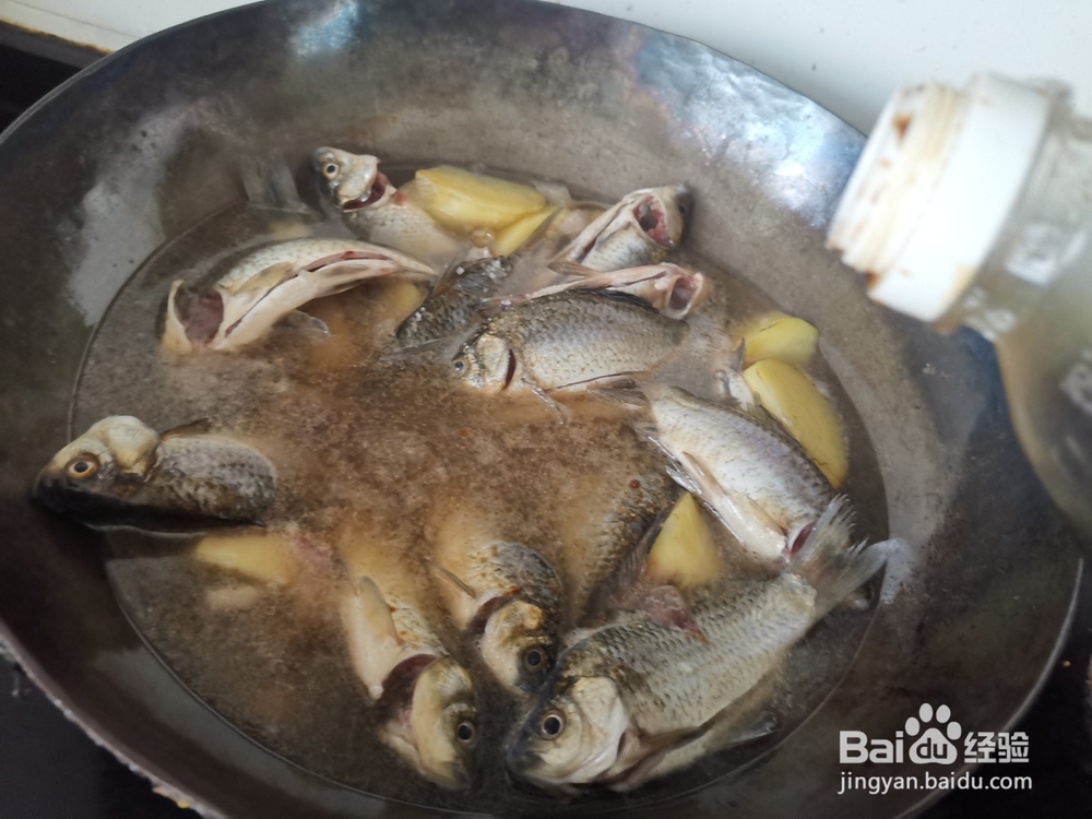 小鲫鱼炖土豆块