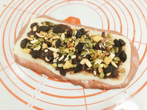 可可麻薯软欧 黑芝麻干果馅面包