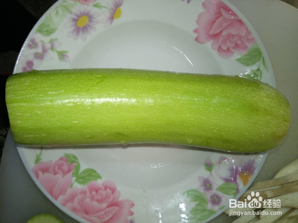 杏鲍菇西葫芦炒红椒的简易做法