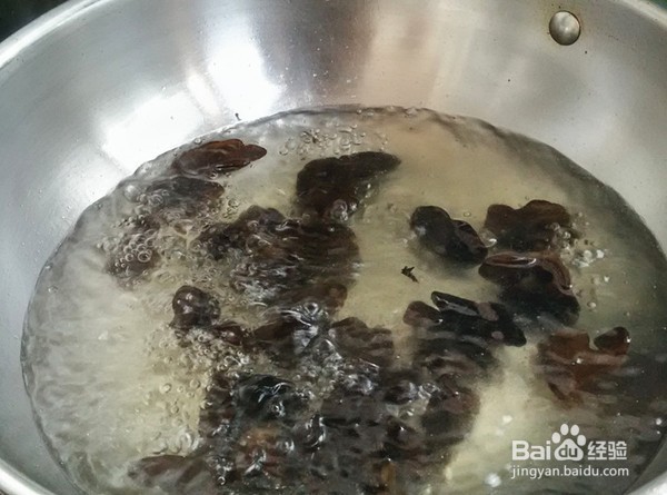 如何制作鸡蛋炒苦瓜黑木耳