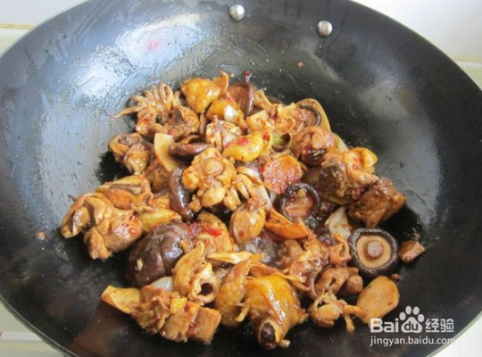 墨鱼干红烧三黄鸡的制作方法