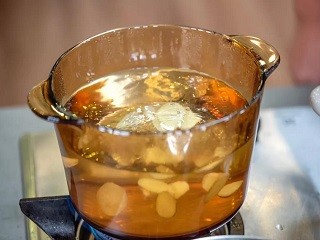 秋蟹琉璃蒸蛋怎么做？