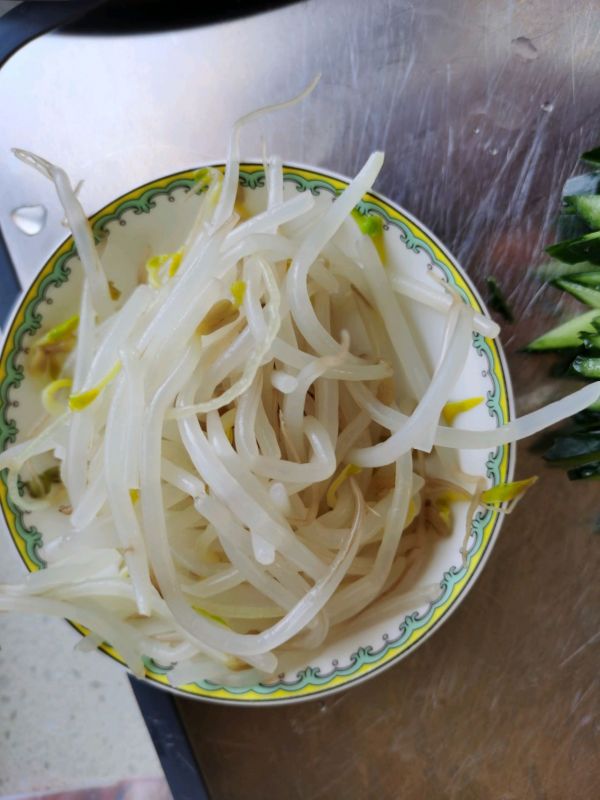 酸酸甜甜拌冷面