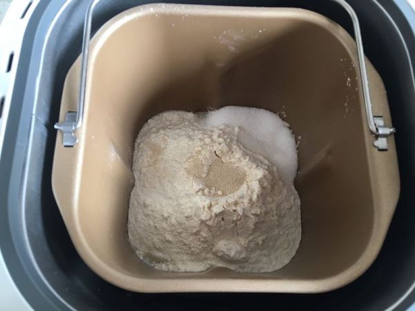 黄桃椰蓉心形面包