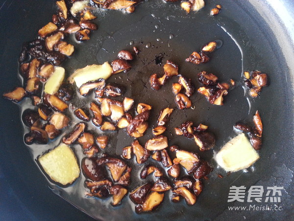 红烧肉焖饭的做法