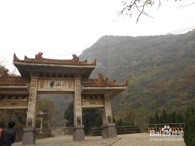 千古华山山下路,莲峰映日出