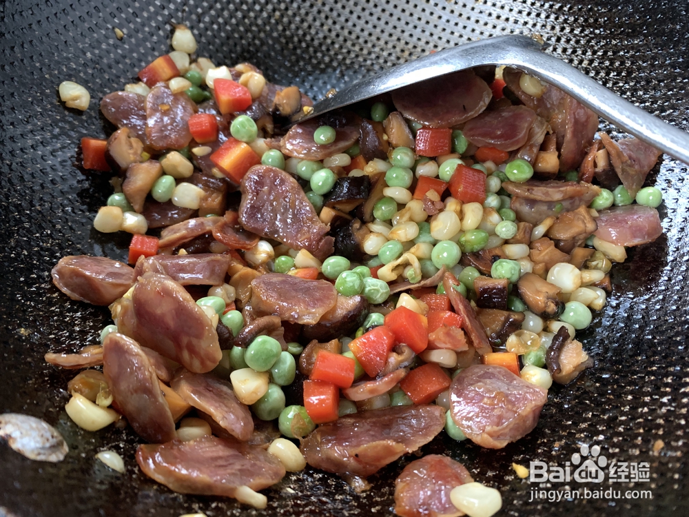 让人流口水的香肠腊肉饭