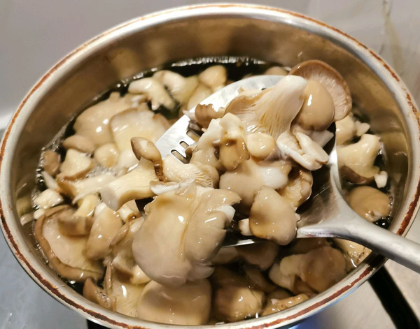 酱香菌菇炒肉片