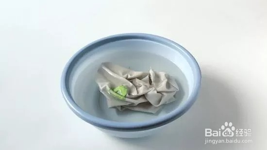 如何去除衣服上的口香糖