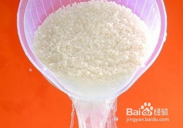 如何清洗衣服上的污渍