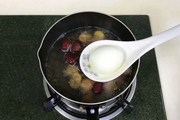 红枣栗子鸡蛋甜汤