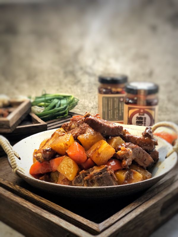 红烧土豆胡萝卜炖排骨