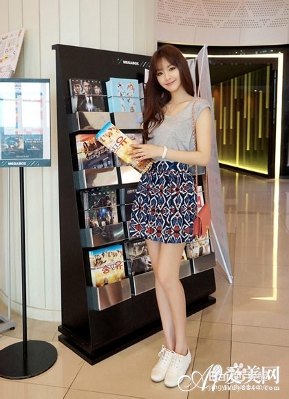 巧搭A字裙，变身夏日潮人