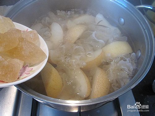 冰糖煲鲜百合雪耳糖水