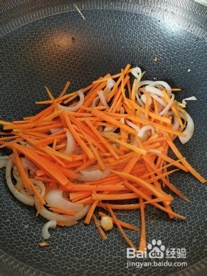 黄油虾仁炒面的做法