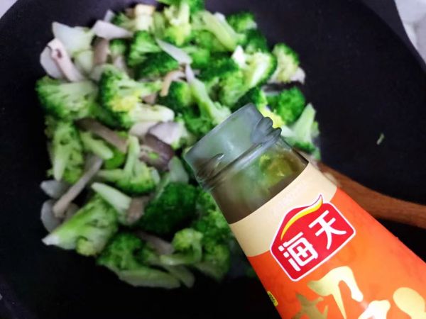 蚝油平菇西蓝花