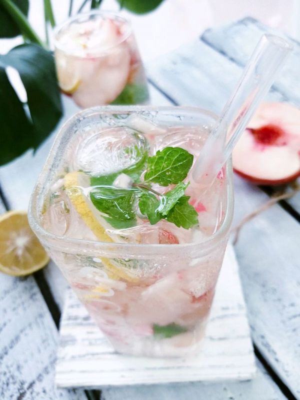 水蜜桃柠檬汽泡水