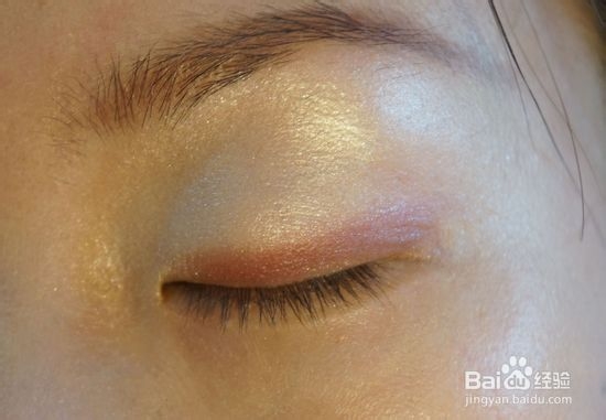 用化妆刷画完美妆容