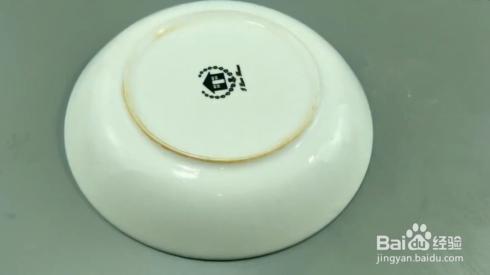 盘子上污垢太难洗,用完这个办法就跟新的一样!