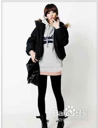 卫衣怎么搭配?学明星冬季羽绒服搭配卫衣时尚