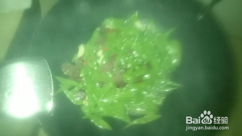 荷兰豆炒辣肠的做法