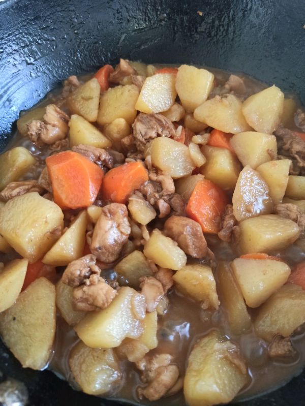 胡萝卜土豆炖鸡块