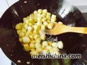 炒黄金馒头丁——剩馒头的华丽转身