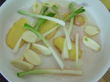 制作剁椒鱼头过程