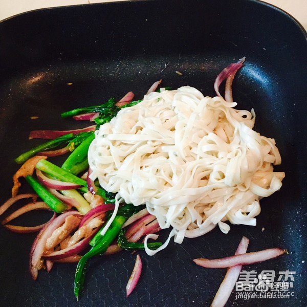 菜心炒面的做法