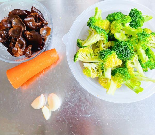 凉拌西兰花木耳