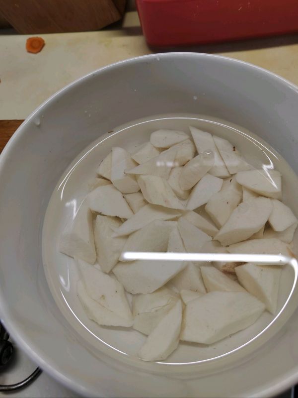 山药萝卜玉米排骨汤